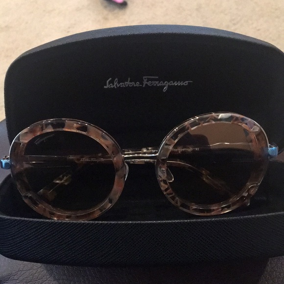 ferragamo round sunglasses